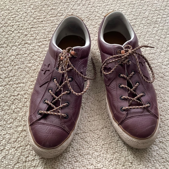 Converse Leather Chuck Taylors Size 11 - Picture 2 of 2